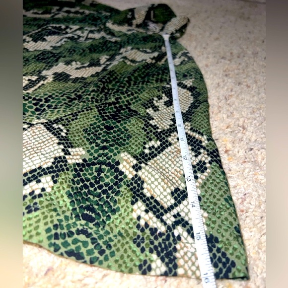 Woven Jim Snake Print Short Sleeve shirt and shorts set! - Picture 4 of 12